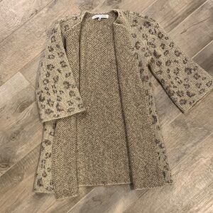 cupcakes & cashmere Beige Leopard Print Cape